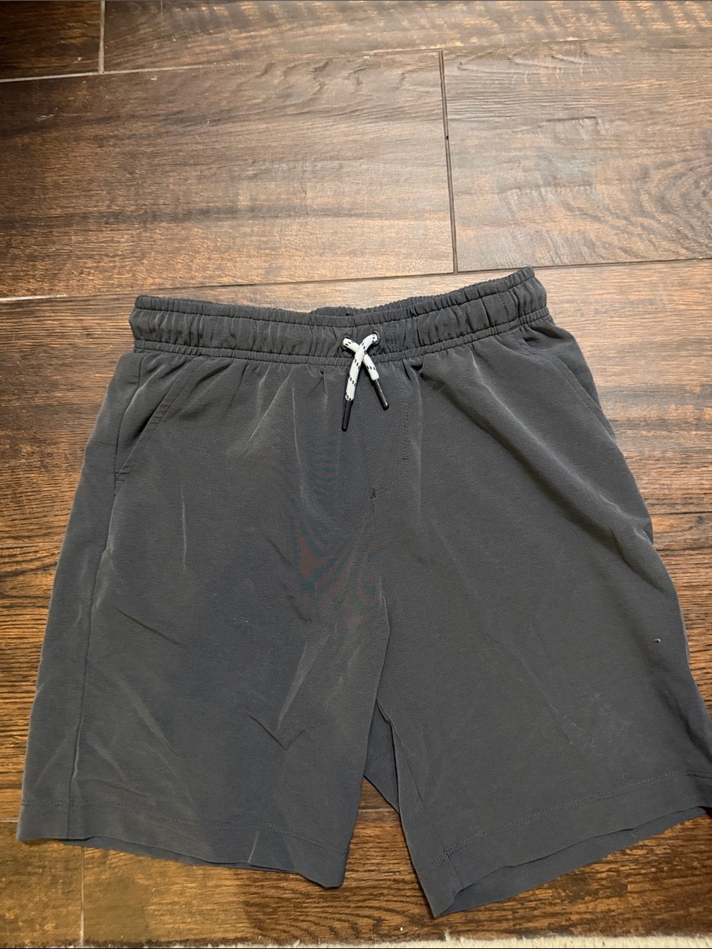 Vineyard Vines Boys, Charcoal Elastic-Waist Pull-On Shorts
Size M (12-14)